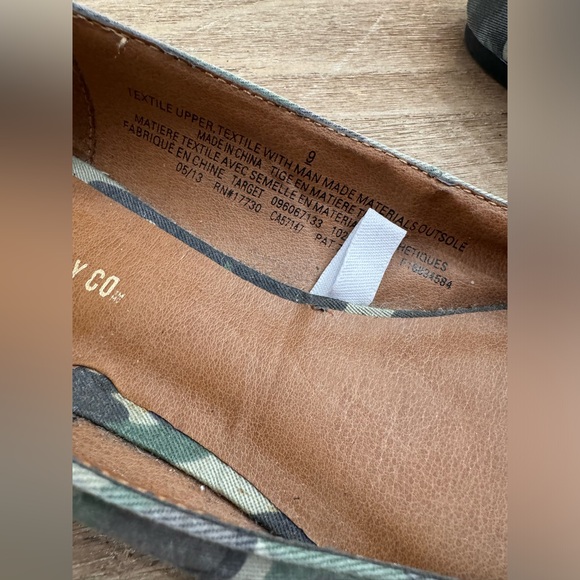 Mossimo supply camo studded flats size 9 - Picture 3 of 6